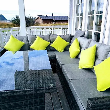 Banpim Beachside Lofoten Деревянный коттедж Рамберг