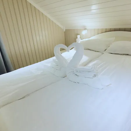 Banpim Beachside Lofoten Alojamento de Turismo Selvagem