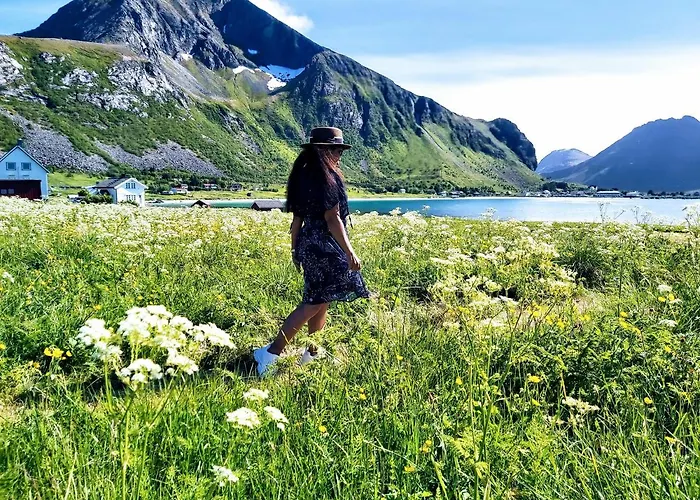 Banpim Beachside Lofoten Lodge *