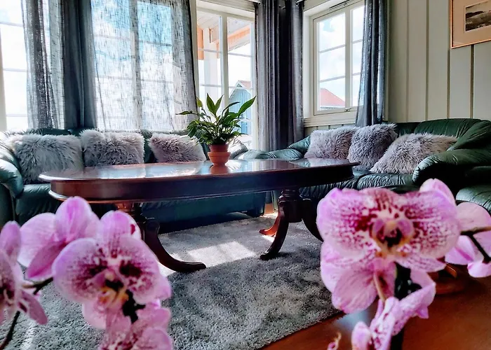 Banpim Beachside Lofoten Lodge *