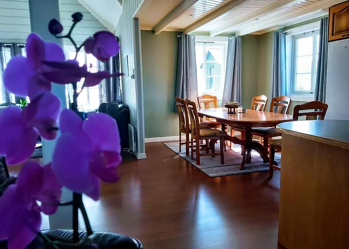 Banpim Beachside Lofoten Lodge *