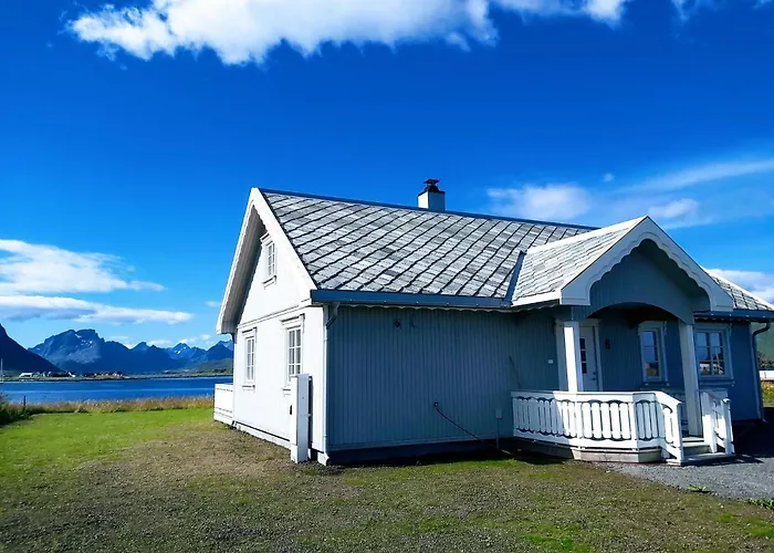 Banpim Beachside Lofoten Lodge *