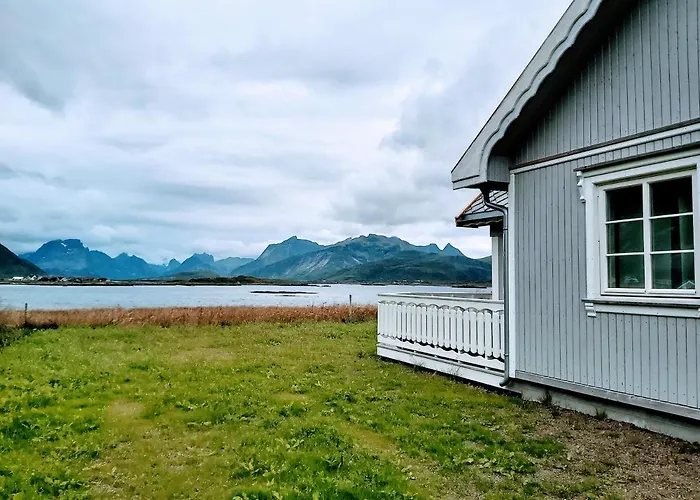 Banpim Beachside Lofoten Lodge