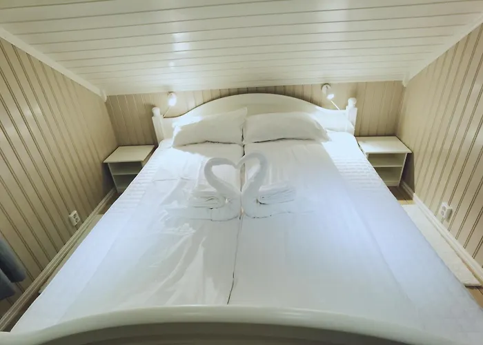 Banpim Beachside Lofoten Lodge *