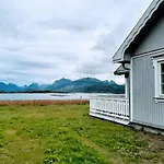 Banpim Beachside Lofoten Деревянный коттедж