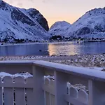 Banpim Beachside Lofoten Деревянный коттедж